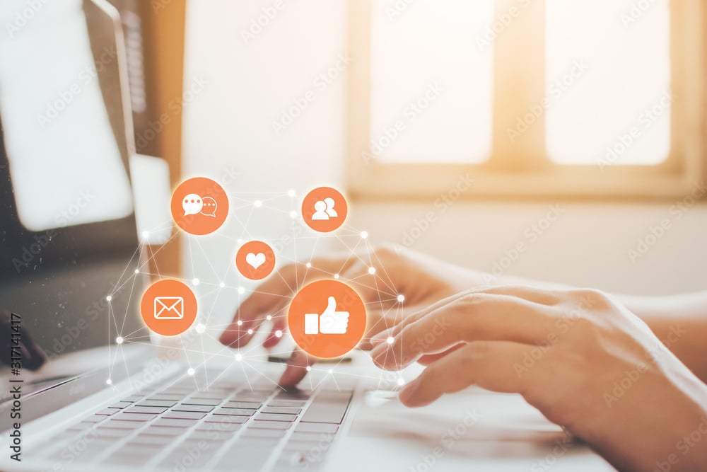 social media 1000_F_317141417_I52oL2Ub1D4PlqfULgQyOHjm7dcOuUU3-1